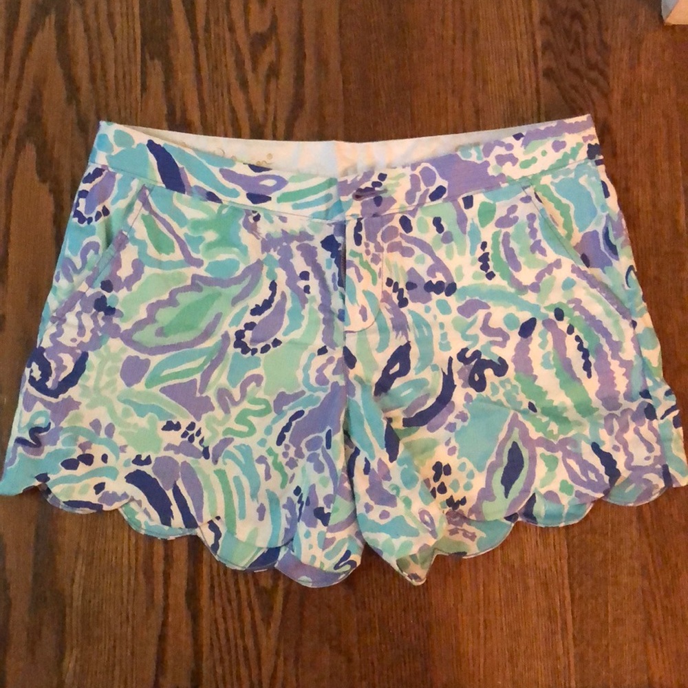 Lilly Pulitzer Women’s 5 inch Scalloped Shorts